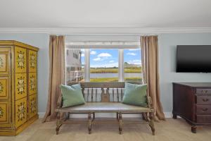 Hosta Cottage - Beautiful, Waterfront, Luxury