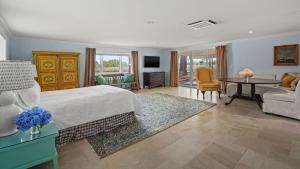 Hosta Cottage - Beautiful, Waterfront, Luxury