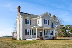 Huntington Farm - Pristine Historical Home Overlooking Cherrystone Creek! - Onemo