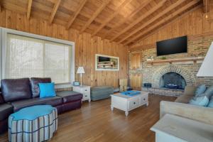 Huntington Farm - Pristine Historical Home Overlooking Cherrystone Creek!