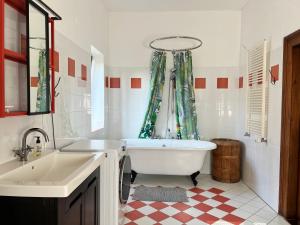 Großzügige Gutshaus-Wohnung nahe Saale und Elbe