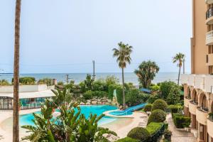 Family Sea view with pools near shops and beaches
