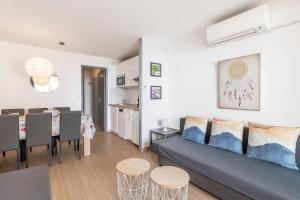 Family Sea view with pools near shops and beaches