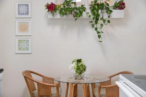 Private Hot Tub & Dundee Charm Close to Attractions - 3hvězdičkové hotely ve městě Omaha