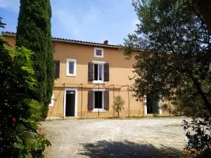 Les Grands Cyprès - chambres d'hôtes - Villegly