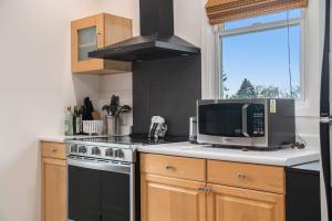 Cozy Dundee Loft Near Dining & City Attractions