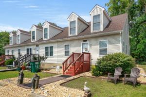 Lighthouse View - Water views & shared pool!