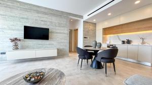 Malberry Park 202 - Modern 2 Bedroom Apartment with Pool, Gym, Jaccuzi