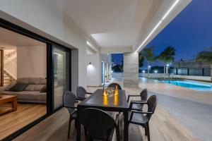 Palm Breeze Villa by Fidalsa