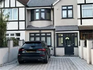 Comfy Small Double with WiFi and Private Bathroom - Thornton Heath