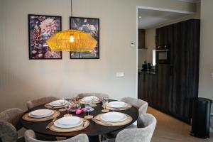 Luxe chalet 5p met hottub midden in het bos - Boshuisje Casa Kuin