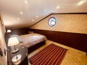 Retro, two bedroom and livingroom on Main Street