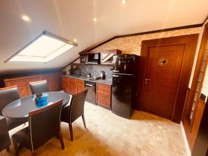 Retro, two bedroom and livingroom on Main Street