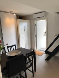 Solkustens lilla Pärla i Höllviken