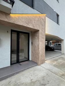 Niš East gate APT with balcony and free private Parking