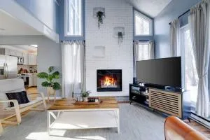 Charming Lakeside Retreat for 10 - Skytop