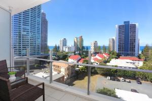 Surfers Paradise 2 Bed Great Views Pool