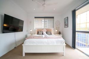 2867HPS The Marine In Palm Beach Central 2B Apartment