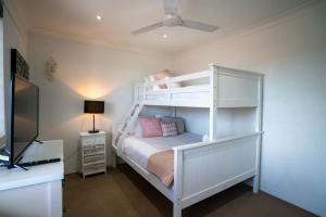 2867HPS The Marine In Palm Beach Central 2B Apartment