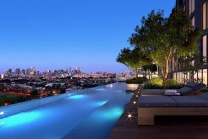 Luxe Flemington Cityscape Racecourse views Pool Gym Parking