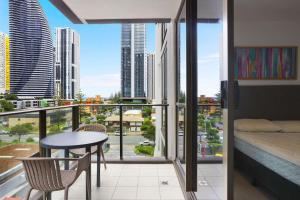 Broadbeach Apartment Central, WiFi Secure Park