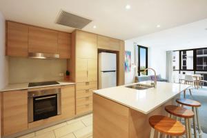 Broadbeach Apartment Central, WiFi Secure Park