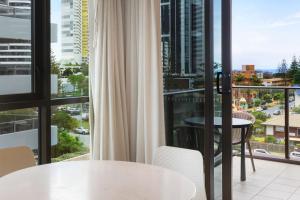 Broadbeach Apartment Central, WiFi Secure Park