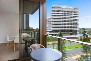 Broadbeach Apartment Central, WiFi Secure Park