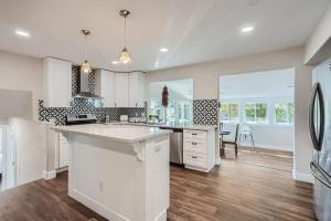 Charming Family Friendly 4bd 2ba Arvada Home