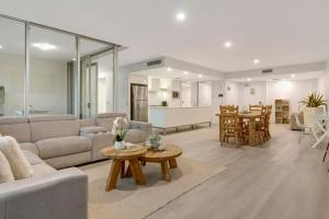 Sophias Place in Surfers With Stunning Views