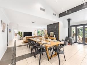 Pool Tennis and Cinema 7Beds Bali Inspired Retreat