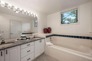 Luxe Home Minutes To Skiing Hot Tub