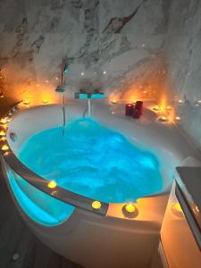 Luxury apartement jacuzzi