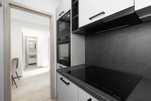2 bedroom apartment with a terrace near the metro