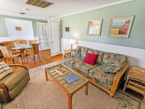 Mermaid Crossing - Pet friendly, waterfront with dock!