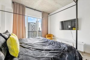 Lux Penthouse Loft - Free Parking - Bay Views
