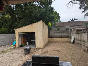 charmante petite maison - piscine hors sol - proche Avignon