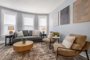 Completely Remodeled Walking Distance to Downtown Close to the Beach Downstairs Washer Dryer - 波蒂奇