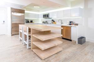 Oceanview Private Condo at 1 Hotel & Homes -1106