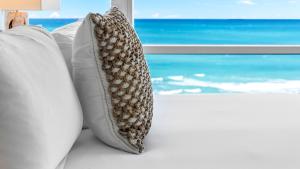 Oceanview Private Condo at 1 Hotel & Homes -1120