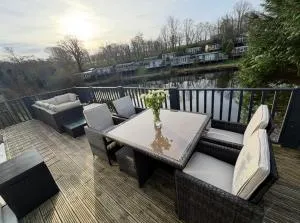 Dillons Lakeside Lodge - Caeathro