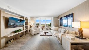 Luxurious Private Condo at 1 Hotel & Homes - 1545