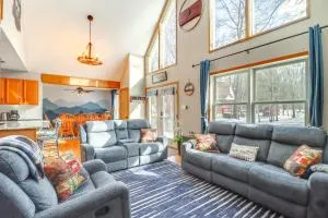 7 Mi to Big Boulder Mtn Poconos Chalet with Hot Tub - 吉姆索普