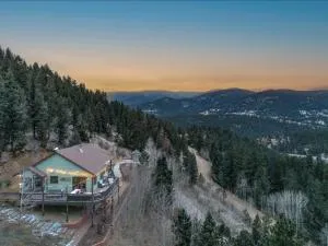 Sunset Mountain Views near Town on 3 Private Acres - Pine