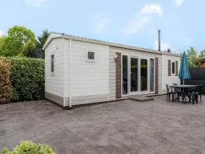 Charming chalet with large terrace - Weelde