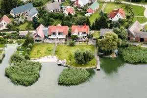 Peeneblick - Traumhaus in exklusiver Direktlage am Wasser mit eigenem Bootssteg für 8 Personen - 朗克维茨 Peeneblick - Traumhaus in exklusiver Direktlage am Wasser mit eigenem Bootssteg für 8 Personen - 朗克维茨