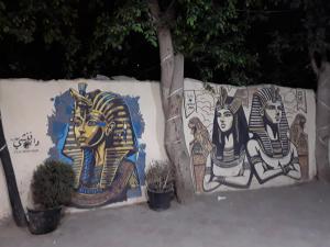 Amigos pyramids view inn