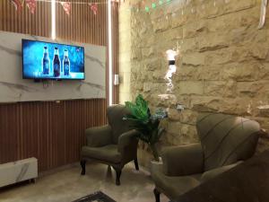 Amigos pyramids view inn