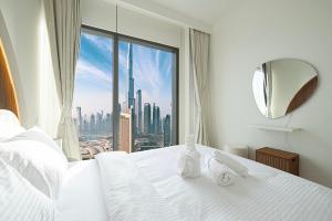 Luxury Stay Burj Views and Direct Dubai Mall Access