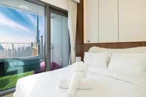 Luxury Stay Burj Views and Direct Dubai Mall Access